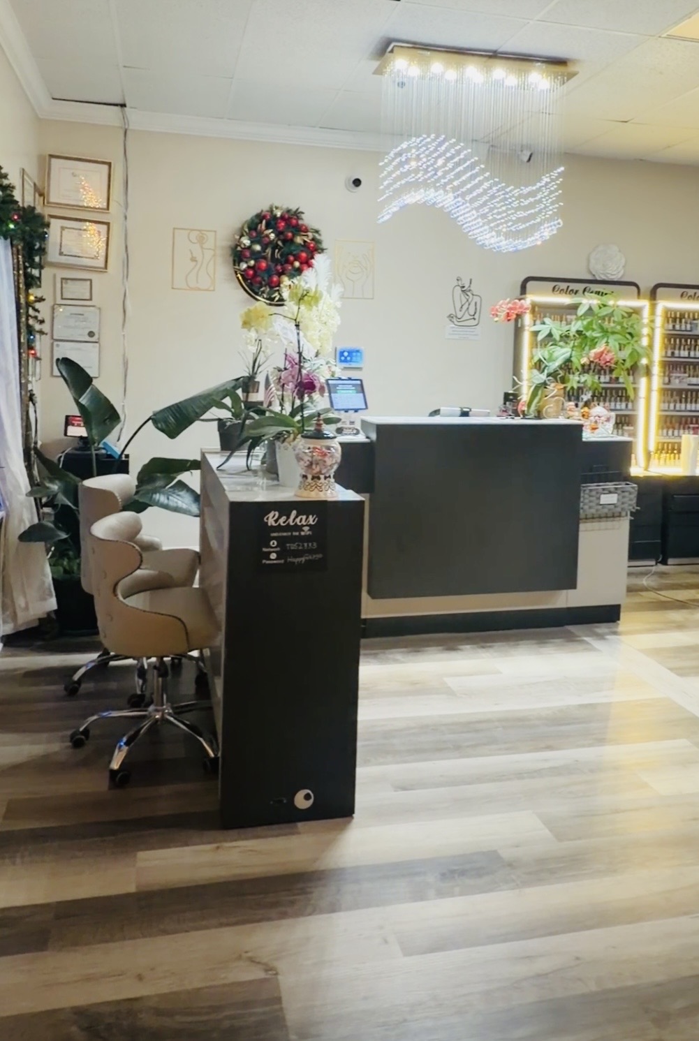 Happy Nails Bar logo